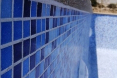 Piscina con mosaico